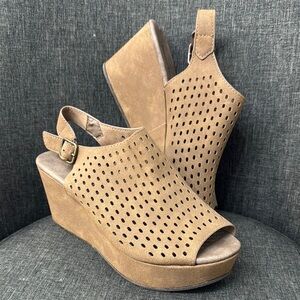 Women's Tan Wedge Sandals